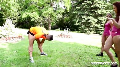 Threesomw with two beauties