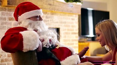 Xmas threesome with two sexy girls