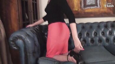 British MILF plays with her hairy pussy