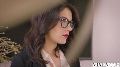 Busty chick Valentina Nappi sucking cock