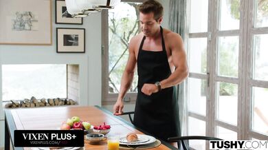 Minni Joy's perfect ass get fucked by BWC in this hot MILF porn!