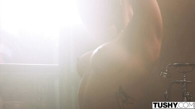 Minni Joy's perfect ass get fucked by BWC in this hot MILF porn!