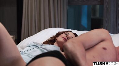 Minni Joy's perfect ass get fucked by BWC in this hot MILF porn!