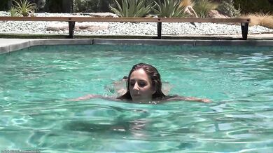 Layla London shows off her naked body in the pool