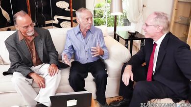 Hot babe Raylin Ann fucked in a foursome by three old men