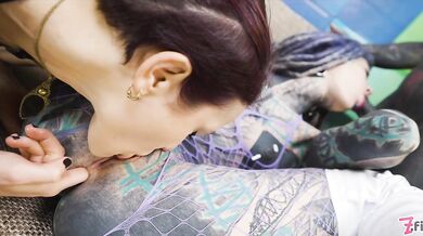 Anuskatzz and Miss Flora get their strapon-clad bodies drilled in wild threesome