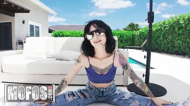 Horny bitch is getting fucked outdoors