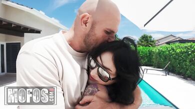 Horny bitch is getting fucked outdoors