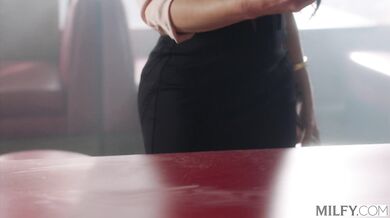 Savanah Storm arch her back as a thick pipe pulverizes her mature frame