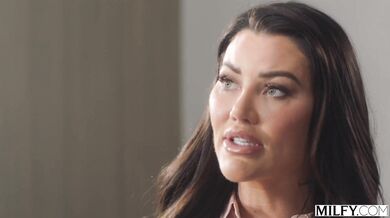 Savanah Storm arch her back as a thick pipe pulverizes her mature frame