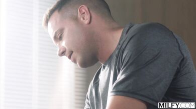 Savanah Storm arch her back as a thick pipe pulverizes her mature frame