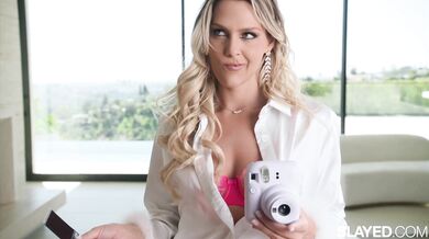 Jayden Cole gets thoroughly explored and tasted by a very hungry Savvy Suxx