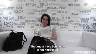 Pretty amateur girl gets her snatch stretched in this hardcore home video