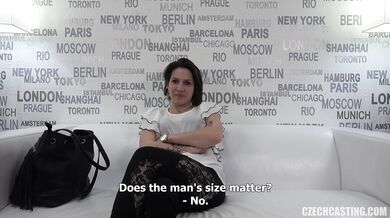 Pretty amateur girl gets her snatch stretched in this hardcore home video