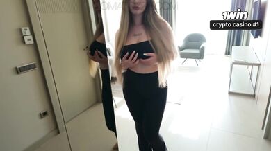 Girl seduces service man in hotel!